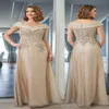 2023 Elegant Mother Of Bride Dresses Champagne Cap Sleeves Chiffon Lace Appliques Crystal Floor Length Plus Size Custom Weddings E336k