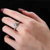 Oszałamiająca moda biżuteria 925 Sterling Silver Pierścionki Popularne Okrągłe Cut White 5a Cubic Cyrkon Ring Full Gemstones Zaręczyny Wedding Diamond Bride Pierścienie z pudełkiem