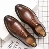 Män klänning skor italiensk lyx minimalistisk sko design läder krokodil mönster bullock carving topp läder bröllopsfest mode loafers stor storlek: US6.5-US12