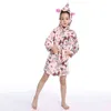 Vinter Barnens Badrock Tecknad Animal Hooded Hem Kläder Nattklänning Flannel Kids Bath Robes Pajamas Cosplay Party 211130