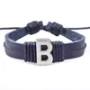 pulsera para hombre con nombres familiares.