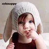 sombrero hecho punto del conejito del bebé