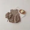 Björn ledare spädbarn baby flicka blommig rompers sommar födda tjejer casual blommor bodysuits ärmlös jumpsuit med hatt 210708