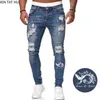 Sexiga Ripped Men Jeans Slim Pencil Hole Denim Pants 2021 Exklusiv Nya Phoenix Print Byxor Boy Street Biker Denim Kläder X0621