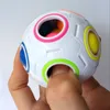 Hoogwaardige DHL Creative 12 Hole Sferische Magic Rainbow Ball Plastic Puzzel Kinderen Educatief leren Twisting Little Doll Toy