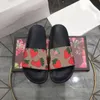 Designers chinelos novos slides de flores de borracha sandálias Floral Brocade Mulheres Meninas de verão Flip Flip Flip Filmy Moda listrada Tamanho da praia 35-48