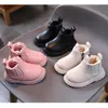 أول مشوا الصلبة قليلا الأميرة الأحذية الوردي الشتاء سميكة القطن الجانب البريدي الأحذية البريدي 2021 جولة اصبع القدم الأسود الأولاد قطرة قصيرة