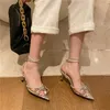 Женские сандалии мода бабочка-узла узкая полоса лето Bling PVC прозрачный перекрестный кристалл заостренные насосы для ног 210427