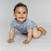 Мини 30% Настоящий шелковый мальчик Летняя одежда Rompers Высочайшее качество Младенческое твердое + хлопок ребристые эластичные ondesie 210619