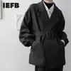 IEFB / Mäns Slitage Spänne Short Style Windbreaker Coat Spring Notched Collar Långärmad Stor Storlek Trench med bälte 210524