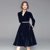 Frauen Blau Samt Herbst Winter Einreiher Langarm Vintage A-Line Tasche Midi Kleid Vestidos Mit Gürtel 210416