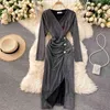 Lady Moda Jesień V-Neck Wrinkle Slim Split Dress Kobiety Z Długim Rękawem Solid Color Eleganckie Odzież Vestidos P626 210527
