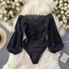 Mode Vintage Kant Jumpsuits voor Dames Lente Design Bodysuit Holle Puff Sleeve Sexy One-Shoulder Jumpsuit Tide 210420