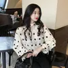 Vårhöst Korea Mode Kvinnor Halter V-Neck Broderi Polka Dot T Shirts Långärmad Jacquard Loose Blouses Tops S388 210512