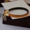 Bracelet en cuir rond imprimé floral pour femmes, mode européenne et américaine, avec diamant creux, initiales en V, Charm303m