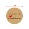 500 / 1000pcs 1.5inch DIY mão feita artesanal com amor rótulo adesivos adesivos adesivo adesivo kraft redondo rótulos atacado preço