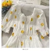 Jordgubbe Dress Kawaii Broderi Puff Sleeve Kvinnor Vintage A-Line Vit Square Neck Beach Es Koreanska Kläder 210420