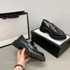 gucci gg Вы 2024 College-Stil Loafer Girls Kleiderplattform Schuhe Kleine Bienenstickdesigner Luxurys Slipper Casual Schuh Größe 35-40 Ggitys 1K3m