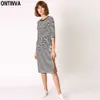 Svart Vit Striped Split Stickade Klänningar Casual Half Sleeve O Neck Knee Längd Knitwear Dress Slim Robes Pencil 210527