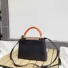 2022 Diseñadores clásicos Bolso de hombro Bolso de mensajero para mujer Bolso bandolera Liso Cuero genuino Lentejuelas Cerrojo Baguette duro Bolsos sólidos individuales Bolsos de cadena Negro