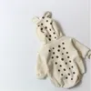 秋の冬の幼児子供のフリースの裏地フード付きロンパース赤ちゃんの暖かいドットかわいい長袖ジャンプスーツ0-2Y 210508