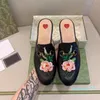 Designer Slide Stickerei Blume Frauen Loafer Sandalen Flache Hausschuhe Klassische Luxus Leder Outdoor Slipper Flip-Flops Mules Hohe Qualität