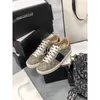 Klassisk herrläder honung casual sko lyxdesigner kvinnors sneakers plattformar tryck mönster par skor mode personlighet vild luxe sneaker