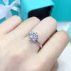 Z certyfikatem Luksusowy Solitaire 2.0CT Cyrkonowy pierścień Diamentowy 925 Solid Silver 18k Białe złote obrączki dla kobiet CR168