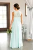 2021 Mint Green Lace Country Bridesmaids Dresses Long Sheer Jewel Neck Chiffon Bröllop Gästklänning Golvlängd Billiga Maid of Honor Gowns