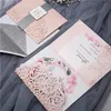 (100 Stück/Los) Silberne, glitzernde, lasergeschnittene Rosen-Hochzeitseinladung, dreifach gefaltet, personalisieren Sie die Geburtstagseinladungskarte mit RSVP-Karten IC132