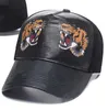 2021 Tasarımcı Erkek Beyzbol Kapakları Kadın Takım Şapkaları Marka Tiger Head Hats Bee Yılan Nakesli Kemik Erkekler Kadınlar Casquette Güneş Şapk