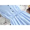 甘い女性のドレス夏のカジュアルなノースリーブベルトコットンとリネンボタン女性エレガントな青いvestidosドレス服9525 210417