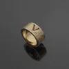 Mode unisex designers smycken män kvinnor rostfritt stål ring ihåliga ut initialer graverade mönsterälskare ringar storlek 699231363