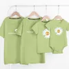 Familjen ser matchande outfits t-shirt kläder mor far son dotter barn baby korta ärmar söt tryck 210521