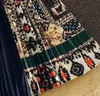 Yüksek Kaliteli Tasarımcı Kadın Kış Elbise Uzun Kollu Moda Örme Patchwork Kazak Elbise Vintage Baskı Midi Pileli Elbise 210515