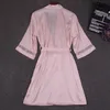 Damen-Nachtwäsche, Herbst-Frauen-Nachthemd-Sets, 2-teiliges Nachthemd, Bademantel mit Brustpolster, weibliches Satin-Kimono-Badekleid, rosa Roben-Anzug