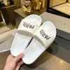 Mens Designers Slides Womens Slippers Fashion Luxurys Floral Slipper Leather Rubber Flats Sandals Summer Beach Shoes Loafers Gear Flip Flops Wide Flat JJU1