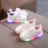 2021 Весна осень детские детские кроссовки для девочек мальчики светодиодные светлые детские туфли мягкие подошвы светящиеся кроссовки мода дети повседневная обувь G1025