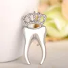 Pins, Brooches Blucome Fashion Crown Tooth Shape Brooch Alloy Crystal Dentist Women Suit Dress Party Clothes Accessories