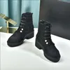 Diseñador de moda Botas de tendencia Tela de punto Negro Negro Plaid Elegante diseño corto de bota corta zapatos casuales Y280E17010