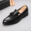 Brogue Elegante italienische Partykleid-Schuhe Marke Slip-On Fashion Round Toe Formal Coiffeur Patent Hochzeit Leder Casual Business Loafers H46