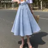 длинная светлая голубая юбка