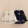 Vårens hösten 210 år bomull Navy Blue White Long Flare Trumpet Sleeve Brodery Baby Barn Girls Tassels Bluses Shirt 2103318509630