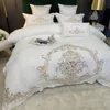 Bedding Sets Luxury White 100% algodão espesso Landing vintage chique em bordado floral Conjunto de edredon capa de edredão/travestas de chapas fixas