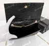 Kedja axelväska lyxdesigner handväska kvinnor handväska 7 färger guld silver hårdvara äkta läderväskor mönster högkvalitativ tofs 23cm plånbok