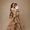 Madre e figlia Puffy Tulle Abiti Off The Shouler Tiered Ruffles Custom Made Mom Kids Po Shoot Gowns 210724