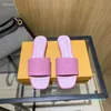 럭셔리 샌들스 섹스 플랫 슬라이드 2021 샌들 짠 여성 슬리퍼 스퀘어 뮬 신발 신발 웨딩 힐 드레스 10 컬러 고품질