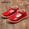Skhek crianças sapatos meninas outono nova princesa sapatos individuais meninas patente couro princesa britânica retro couro meninos sapatos sku v212 210329