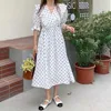 Korjpaa Kvinnor Klänning Sommar Koreanska Chic Ladies Retro Court Style V-Neck Tunn Ruffle Stitching Puff Sleeve Polka Dot Vestido 210526