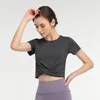 Al0lulu Yoga kläder kortärmad t-shirt snabbt torrt tyg andas hambara kvinnors topp korta navel show körande yoga toppar